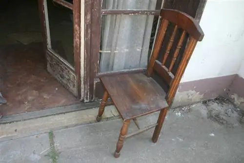 Первоначальное состояние не очень обнадеживало, в комнату маленькой девочки она совсем не влезала. Однако это стоило всего тысячу форинтов