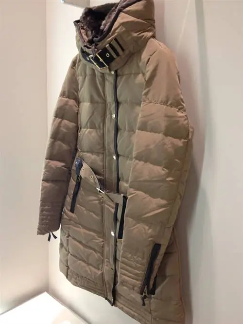 32 995 форинтов. Будем надеяться, что он не закончится до наступления холодов, потому что тогда и в этом году мы не будем покупать зимние пальто