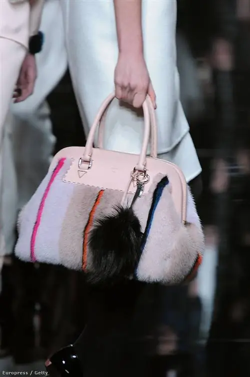 Сумка Fendi конфетного цвета для осеннего сезона