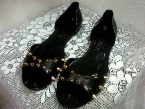 Эти кроссовки родом из Playersroom, просто они стали малы и их не обменяли. Вы можете купить его в Trash13 за 6 990 форинтов, если у вас 39 футов