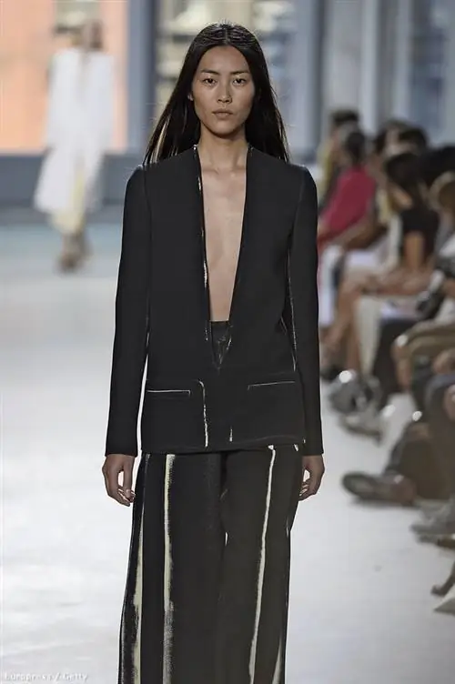 Proenza Schouler также серьезно отнеслась к кампании активистки Бетанн Хардисон