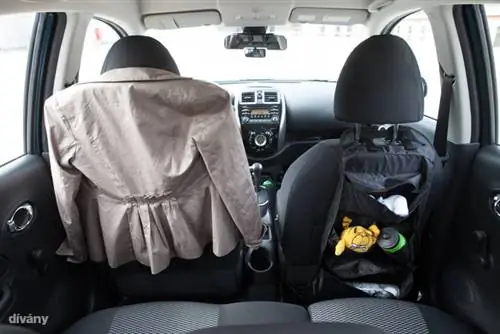 Вешалка для одежды тоже подойдет для этого,