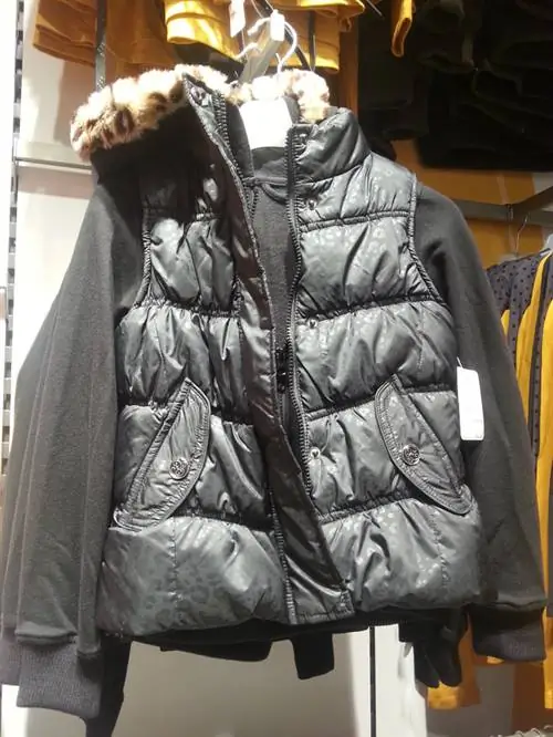 Против дождя, не настоящий C&A 9990