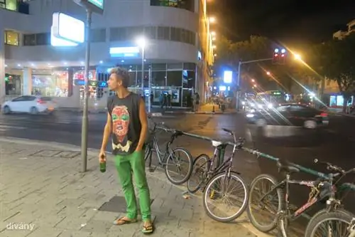 Мадонна приводит мир в порядок с помощью пылающей коляски