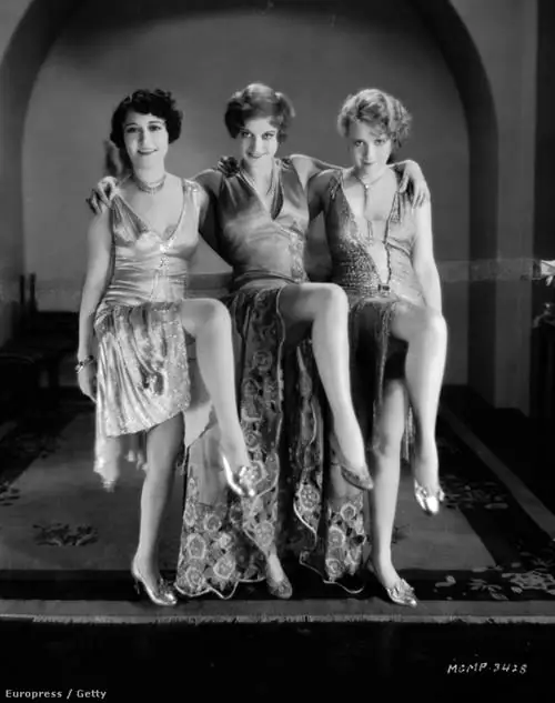 В конце двадцатых годов скандальной считалась танцевальная сцена и костюм Дороти Себастьян и Джоан Кроуфорд в немом фильме «Наши танцующие дочери»