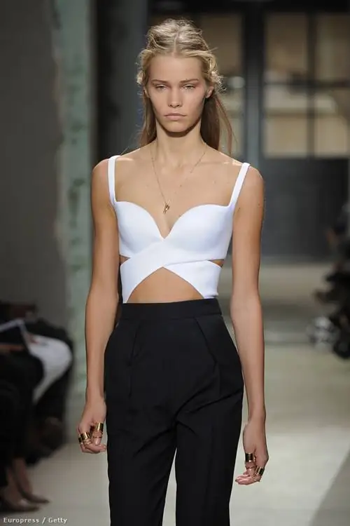 Весна-лето 2013: более дешевые версии этого комплекта доступны в Zara и H&M: то, что разработал Николя Гескьер, почти всегда пользовалось большим успехом