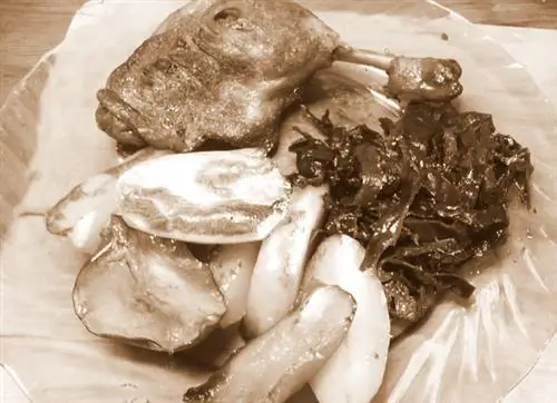 Тушеные утиные ножки