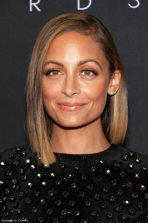 Николь Ричи придерживалась вечной классики. Он делает это хорошо, вы не ошибетесь с этим