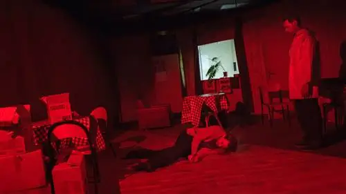 В этой картинной галерее все довольно пыльно