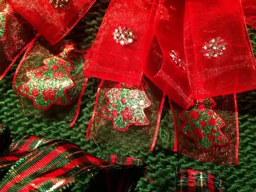 Елочная лента, кажется, была придумана для уродливого худи