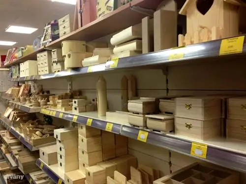 Ассортимент деревянных ящиков тоже довольно большой, можно найти вполне симпатичную штуку за 1000 форинтов