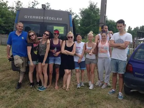 Команда Age of Hope во время наводнения