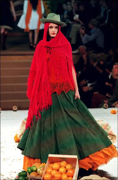 Своей весенне-летней коллекцией 1998 года он хотел отдать дань уважения Фриде Кало