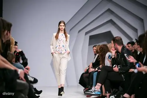 Фаворит этого сезона - брючный костюм - также доступен в «Нанушке»