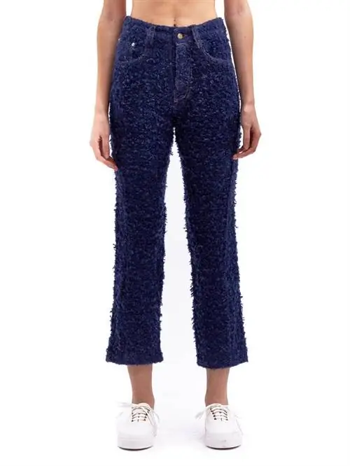 Кроме того, это бьет по лодыжке