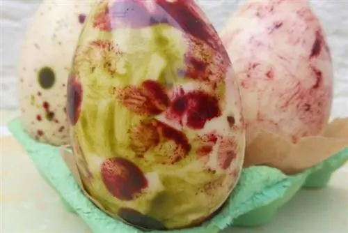 Пустые шоколадные яйца на Пасху, домашние