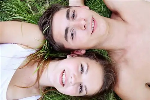 Ей 13 лет, и она уже встречается