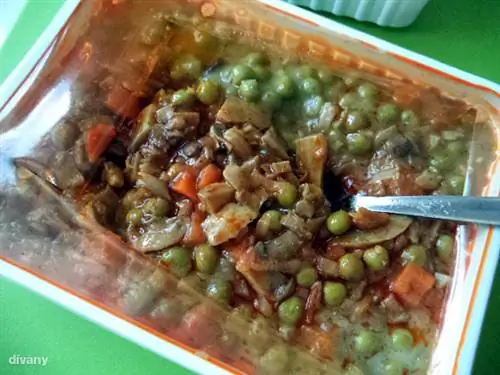 Конечно, если бы я так увлекался грибами, меня бы это не смущало, но нет. И я даже не смогла закопать грибы в миску, потому что они были нарезаны так мелко, что это было бы невозможно. 10/8