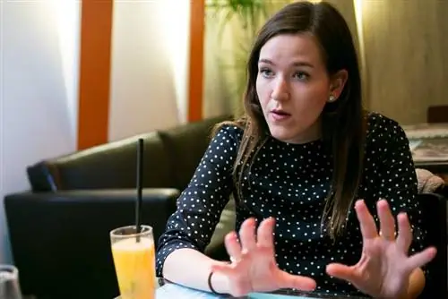 Близость зрителей не позволяет мне разглагольствовать или улететь