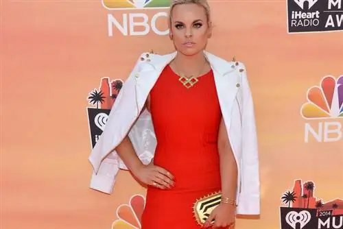 Еще одна знаменитость пришла на церемонию награждения в наряде Abodi