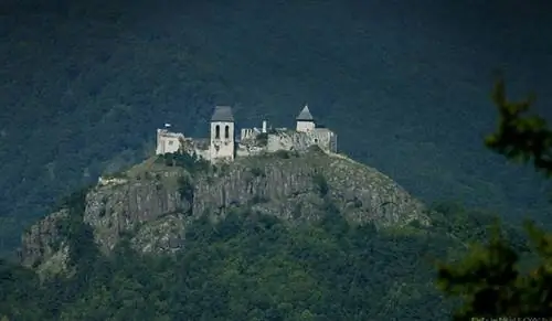 Три совета для походов на май: от черных аистов до руин замка