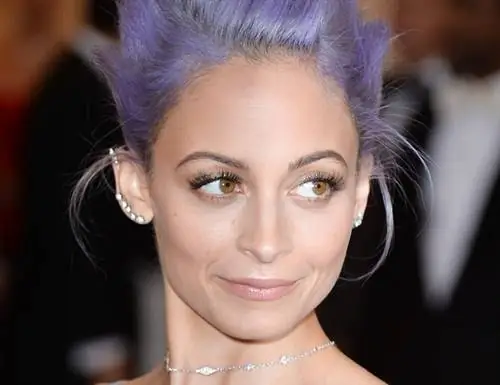 Нажмите, чтобы увидеть и прическу Ричи!