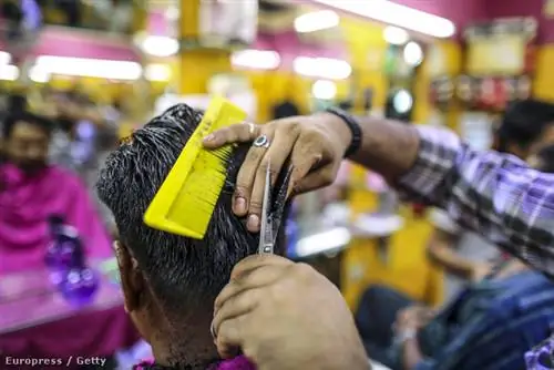 Это кошмар для парикмахера, когда клиент в восторге от использования одного и того же шампуня со школы