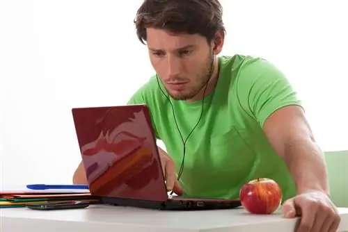 Тот, кто делает заметки на ноутбуке, отстой