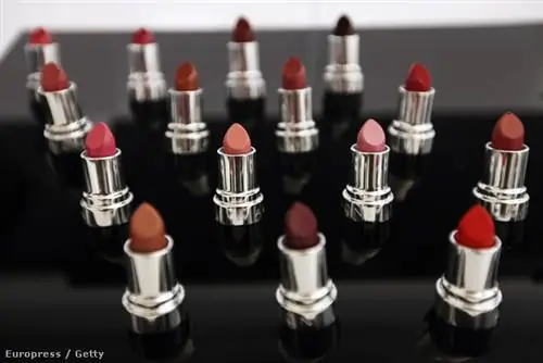 В качестве кремовых румян отлично смотрятся светло-розовые и коралловые помады