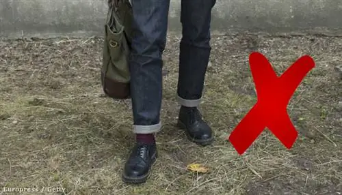 Подкатанные брюки оптически сжимают его, поэтому отнесите швее, она отрезает лишнее и красиво зашьет