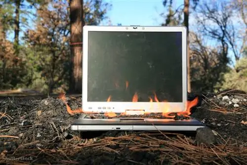 Ноутбук в огне