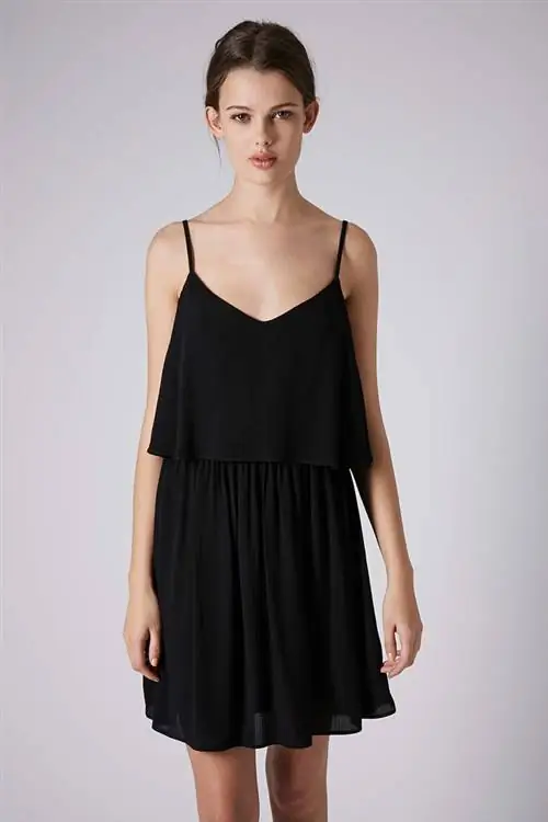 Оно не сочетается с летним платьем с простыми бретельками и многослойным топом. Это тоже от Topshop, оно продается за 34 фунта, вы наверняка встретите его в любом другом магазине быстрой моды в этом году