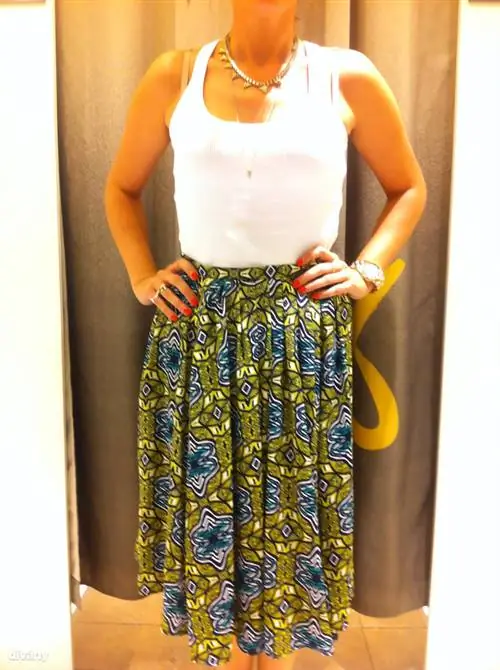 Stradivarius: юбка с племенным принтом стоит 4 995 форинтов вместо 9 595 форинтов