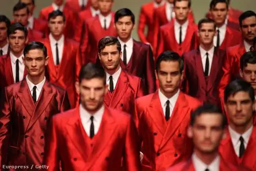 Красное свечение на подиуме Dolce&Gabbana