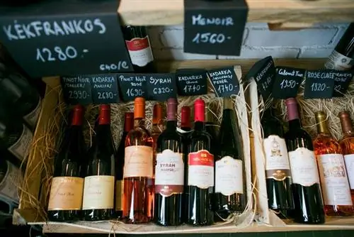 Солома, меловая доска, деревянная балка подходят для ПЭТ-бутылки