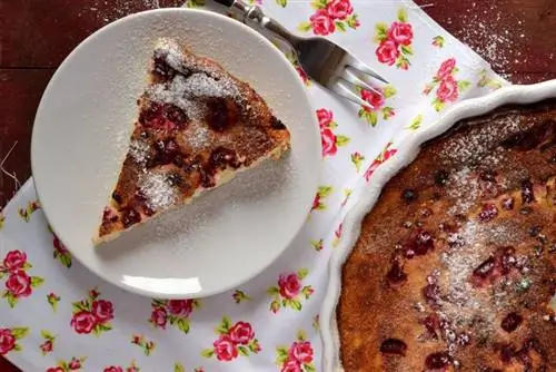 Очень простой малиновый творожный пирог