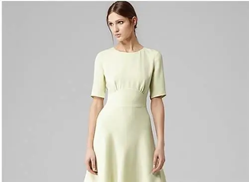 Не ожидайте, что что-то спасет мир от одежды Reiss, она не слишком девчачья и не слишком романтичная, а в основном элегантная и красивая. Стоимость платьев для подружек невесты начинается от 30 000 форинтов. Это ровно 52 600 форинтов