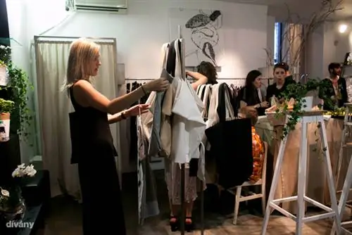 В дополнение к мужской и женской коллекциям вы также можете выбрать аксессуары, такие как холщовые сумки