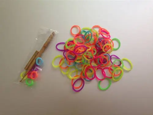 Вот содержимое упаковки: можно даже сортировать шины по цвету, мы остановились на радужном варианте