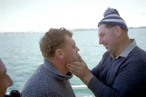 Его внук посвящает проекту все свое время до такой степени, что пять лет назад уволился с работы в рекламном агентстве в Нью-Йорке, чтобы на 100 процентов сконцентрироваться на этой работе