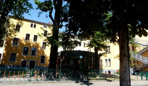 Мы эмигрировали: специализированная школа для иммигрантов