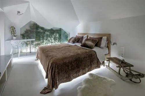 Тумбочка в Ледяной комнате - сани