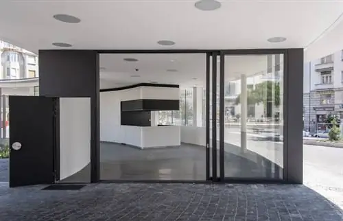 Hetedik Műterem, чья работа была подробно представлена редакторами archdaily.com, выиграла конкурс дизайна гриба, внесенного в список памятников архитектуры, на площади Морица Жигмонда