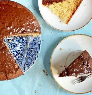 Пятничное печенье: шоколадно-йогуртовый торт в кружке