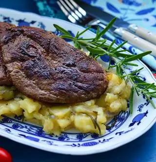 Жаркое из баранины, картофель с розмарином за 30 минут