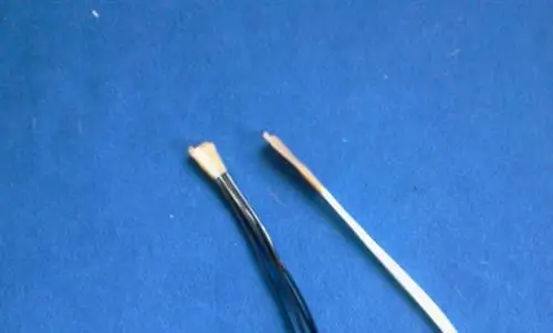 Концы стоит подклеить, потому что с ними легче работать