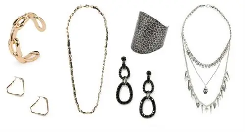 Манго на фото: браслет 4 595 форинтов, серьги 2 795 форинтов, колье-цепочка 4 595 форинтов, толстый браслет 3 595 форинтов, серьги с черными камнями 3 595 форинтов, колье 6 995 форинтов