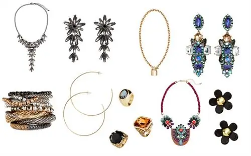 Кусочек коллекции H&M. Нажмите, чтобы увеличить изображение! Цены: колье 2 990 форинтов, комплект браслетов 4 990 форинтов, серьги с камнями 1 790 форинтов, серьги-кольца 490 форинтов, короткая цепочка с замком 1 790 форинтов, комплект колец 2 990 форинтов, серьги с голубыми камнями 3 490 форинтов, колье 3 990 форинтов, цветочные серьги 490 форинтов.