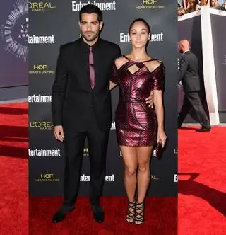 VMA vs. Пре-Эмми: В черном или ничего