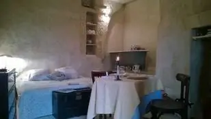 Свалка превратилась в роскошную пещеру